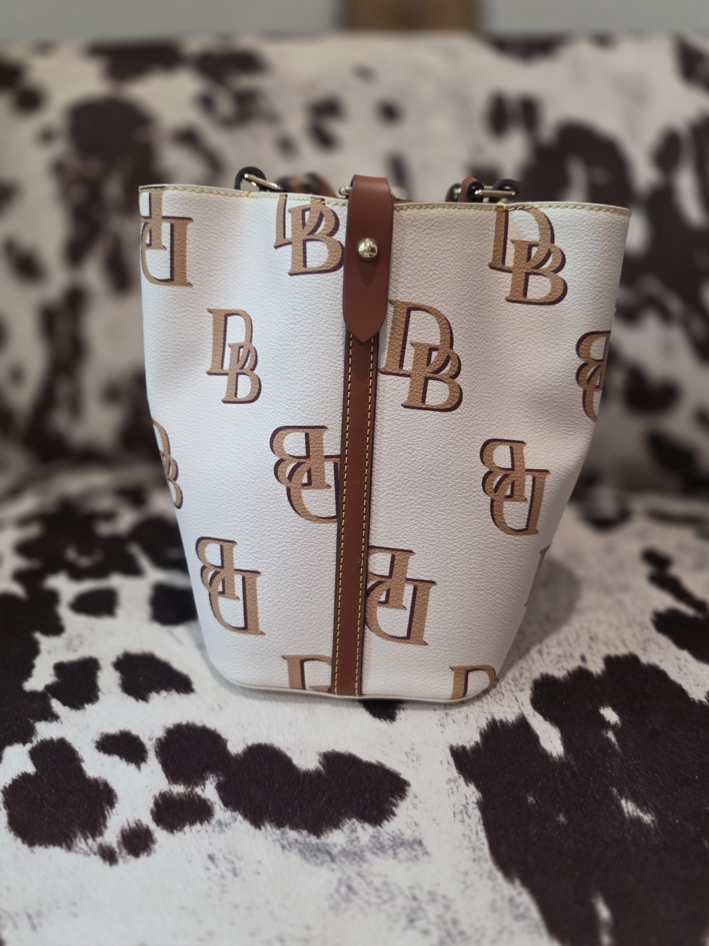 Dooney & Bourke White Satchel with Tan DB Monogram - Picture 4 of 7